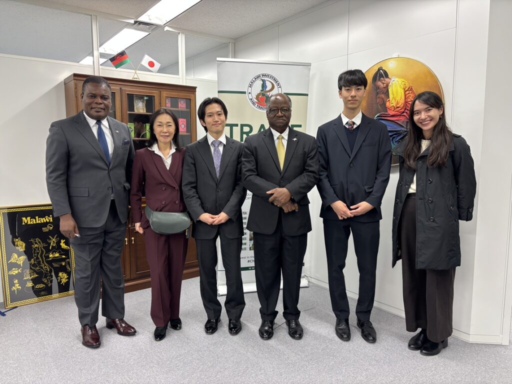 マラウイ大使館　集合2 IMG_7324